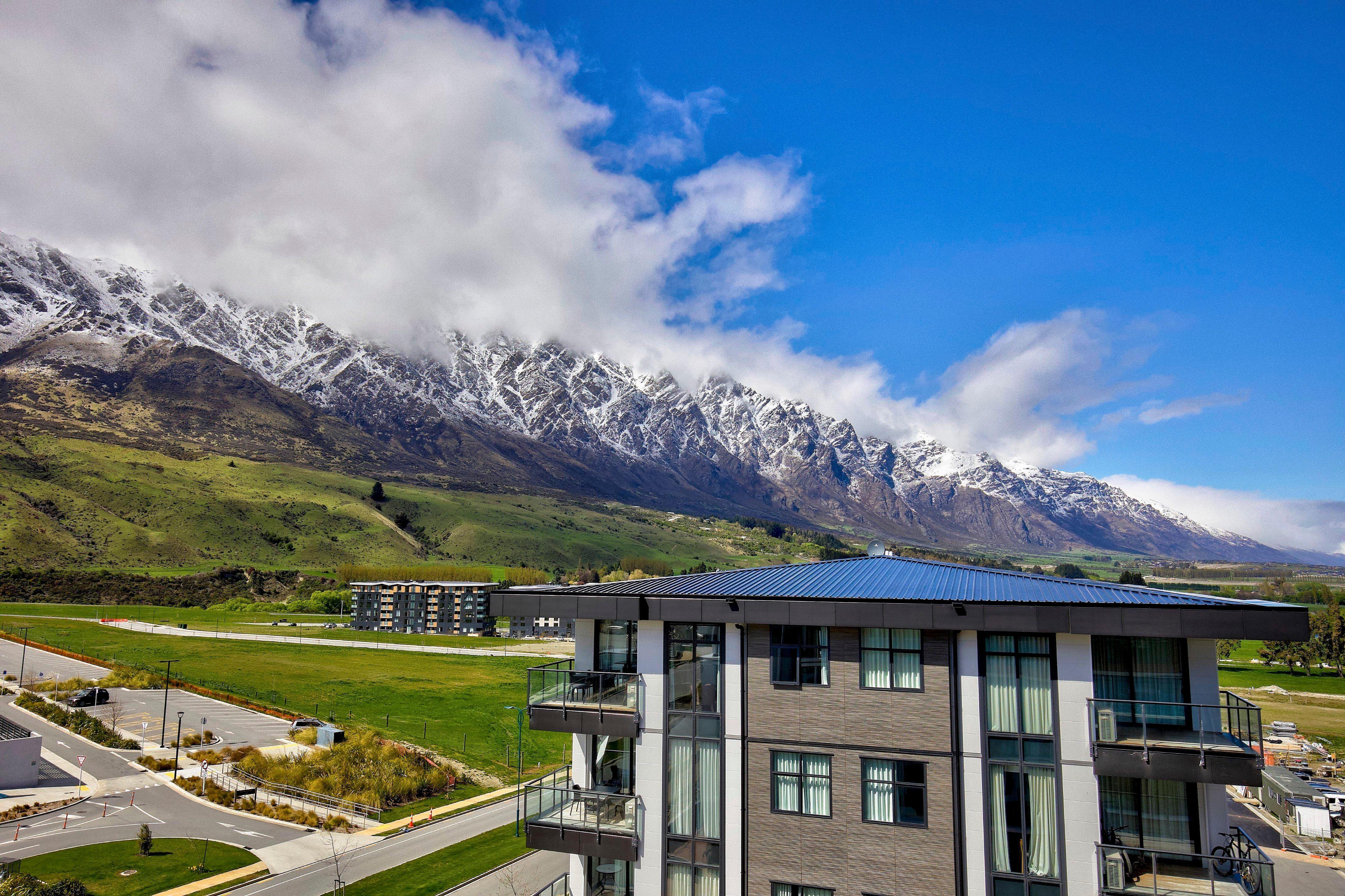Holiday Inn Queenstown Remarkables Park Exterior photo